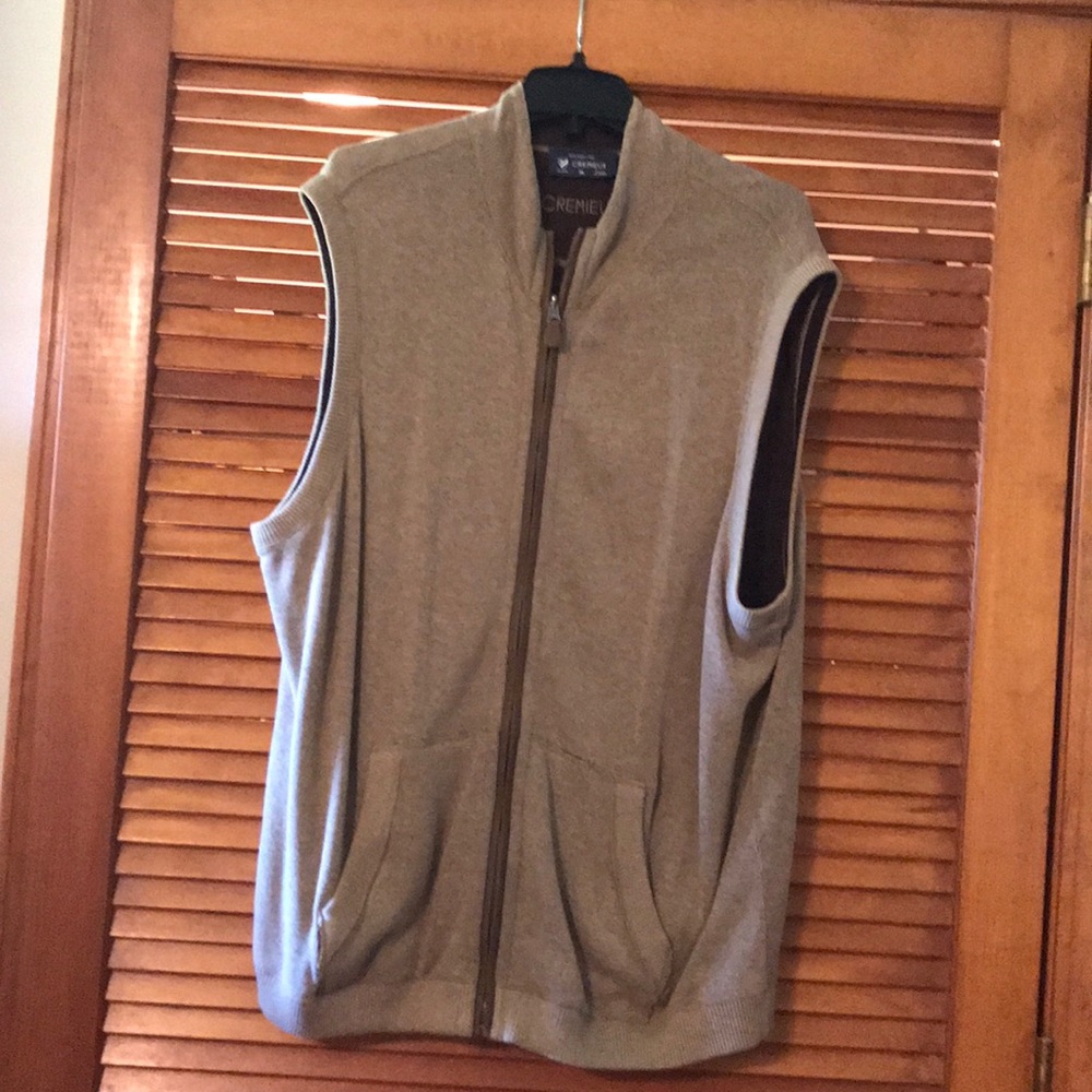Men’s knit vest
